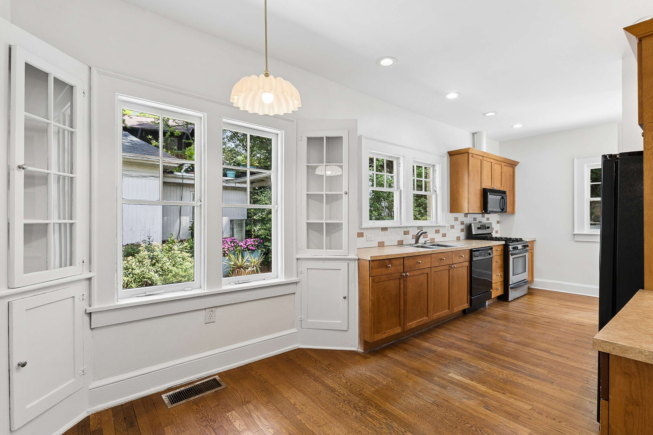 Charming 1930 Craftsman Bungalow in an Unbeatable Virginia Highland Location - 物件實景