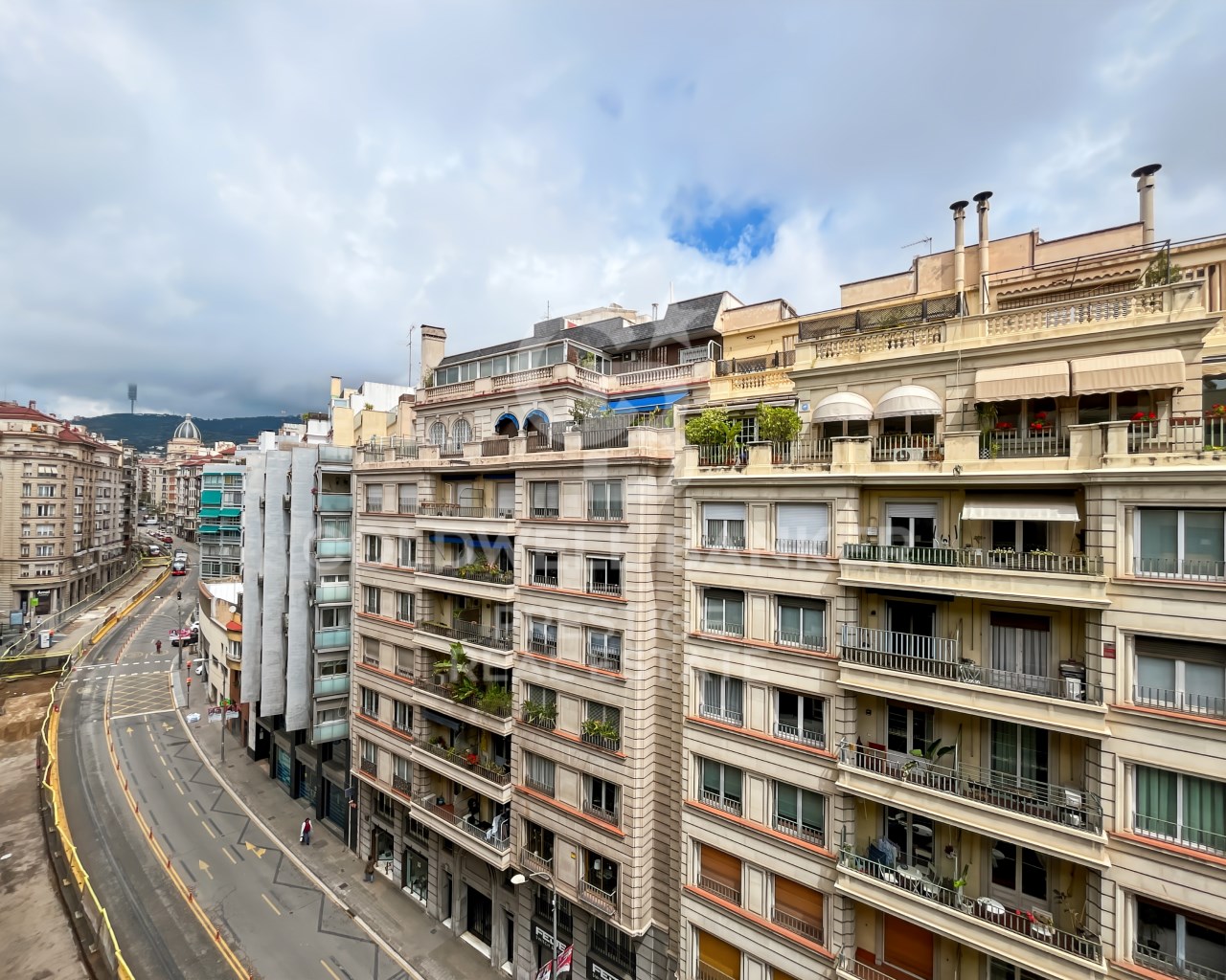 Barcelona, Catalonia, ES, 4 Bedrooms Bedrooms, ,3 BathroomsBathrooms,Residential,For Sale,1805126