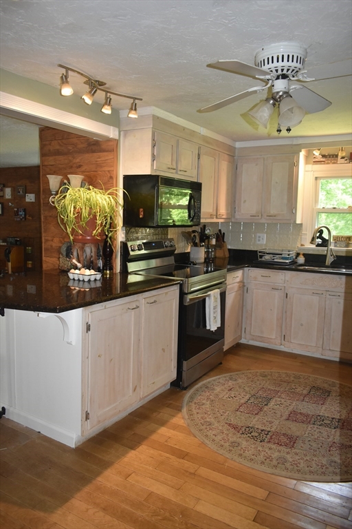 Spencer, Massachusetts, 01562, United States, 5 Bedrooms Bedrooms, ,4 BathroomsBathrooms,Residential,For Sale,1973869