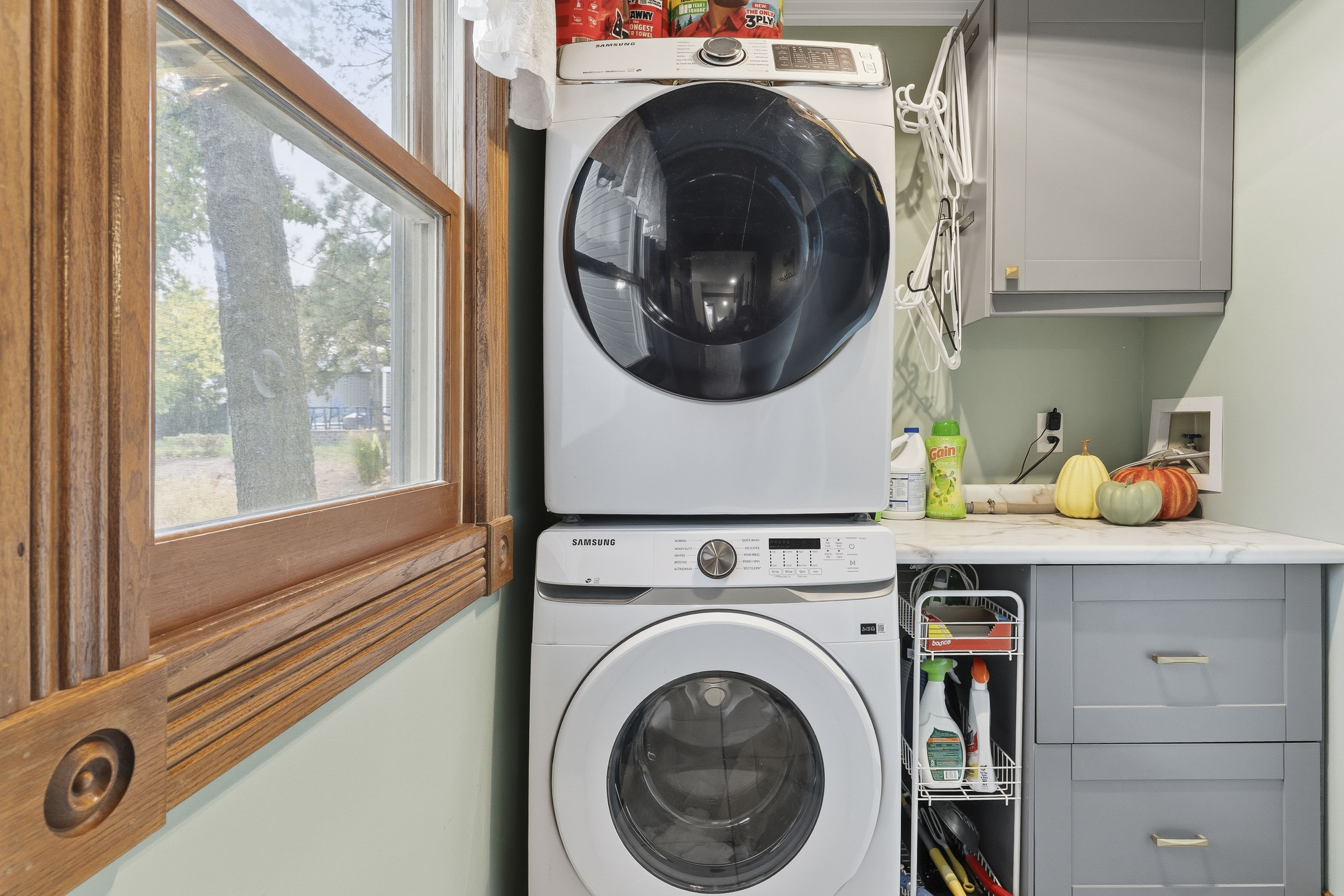 Manhattan, Kansas, 66503, United States, 4 Bedrooms Bedrooms, ,4 BathroomsBathrooms,Residential,For Sale,1985204