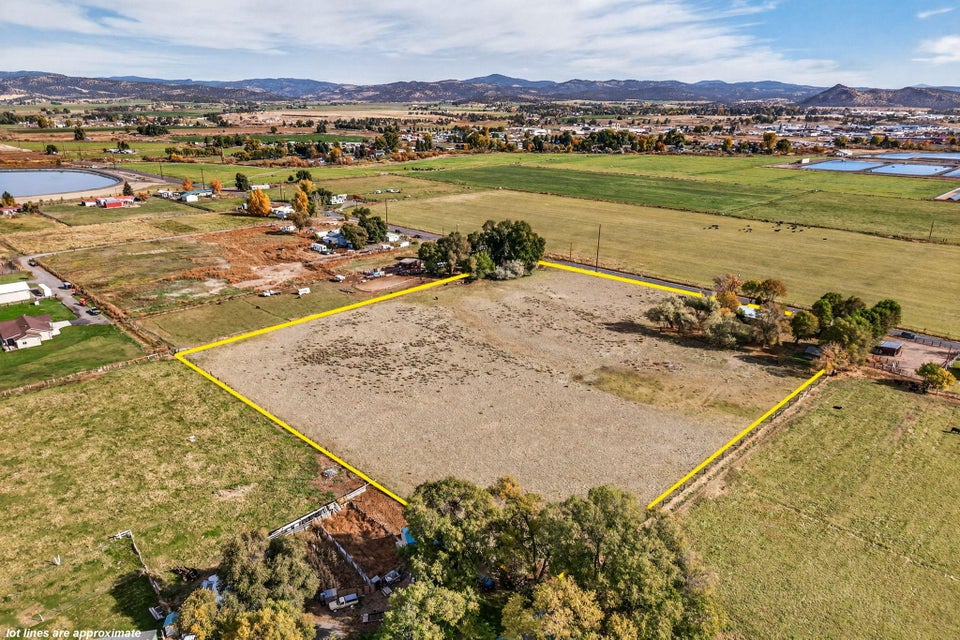 Prineville, Oregon, 97754, United States, 3 Bedrooms Bedrooms, ,1 BathroomBathrooms,Residential,For Sale,1971194