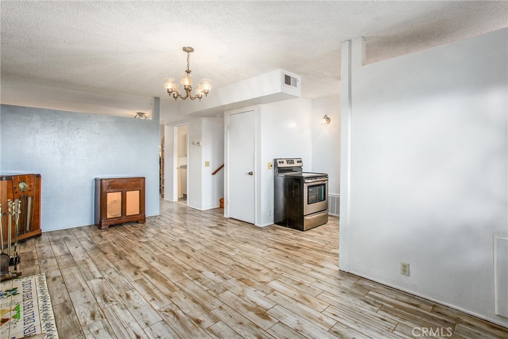 Lake Elsinore, California, 92530, United States, 3 Bedrooms Bedrooms, ,1 BathroomBathrooms,Residential,For Sale,1943552