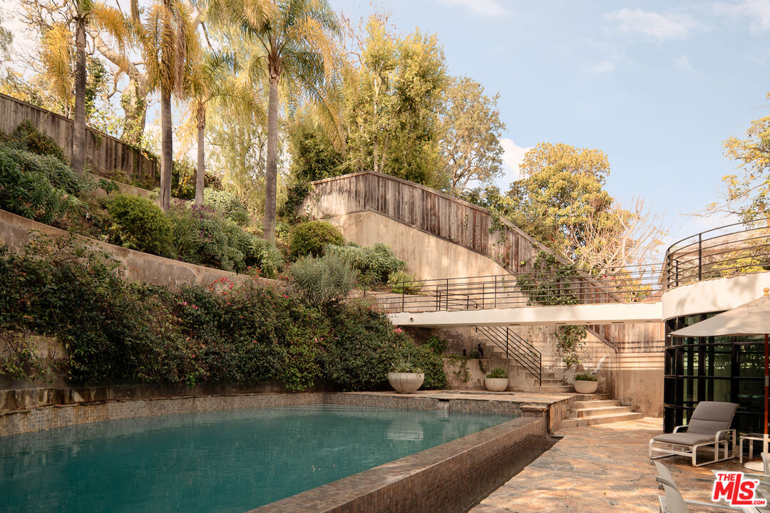 Los Angeles, California, 90049, United States, 4 Bedrooms Bedrooms, ,5 BathroomsBathrooms,Residential,For Sale,1882752