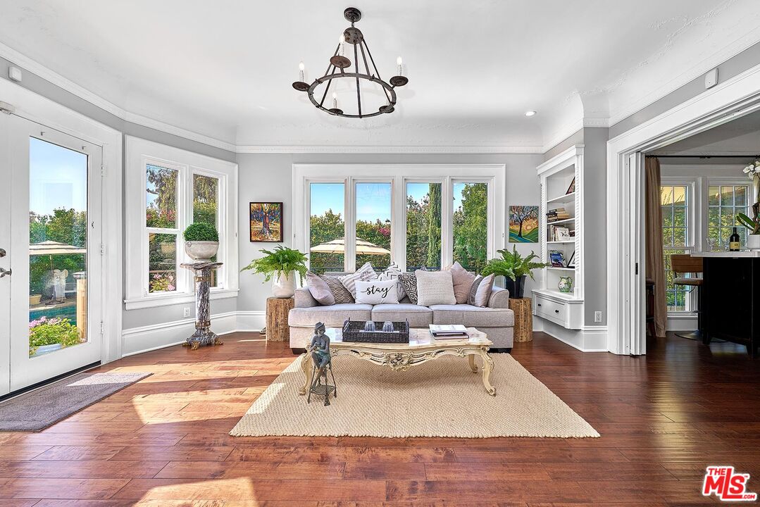 Los Angeles, California, 90005, United States, 5 Bedrooms Bedrooms, ,6 BathroomsBathrooms,Residential,For Sale,1907226