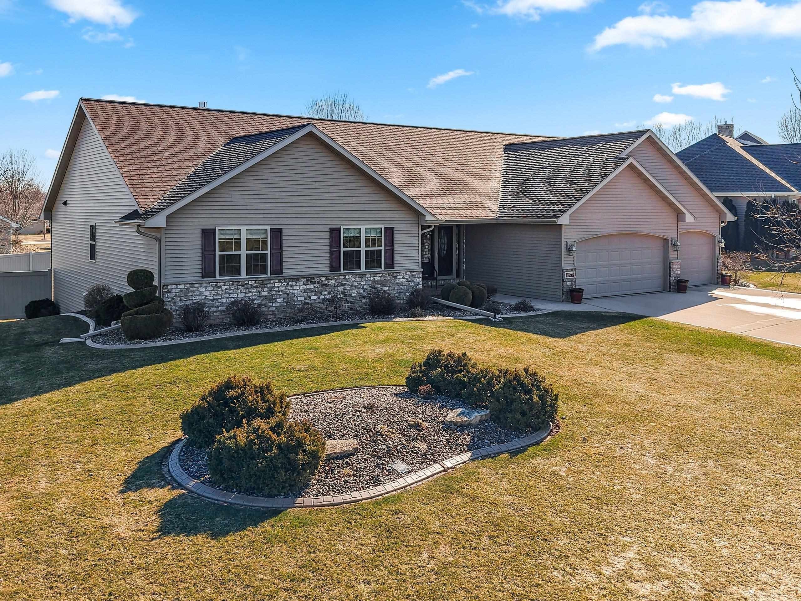 DE PERE, Wisconsin, 54115, United States, 5 Bedrooms Bedrooms, ,4 BathroomsBathrooms,Residential,For Sale,2048678