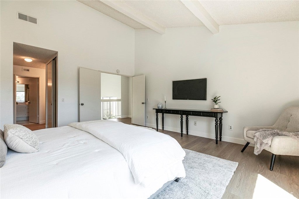 Glendale, California, 91206, United States, 2 Bedrooms Bedrooms, ,3 BathroomsBathrooms,Residential,For Sale,1941682