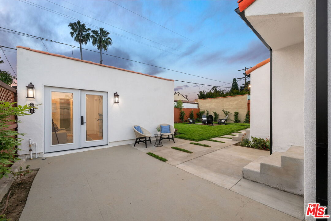Los Angeles, California, 90019, United States, 4 Bedrooms Bedrooms, ,4 BathroomsBathrooms,Residential,For Sale,1889946