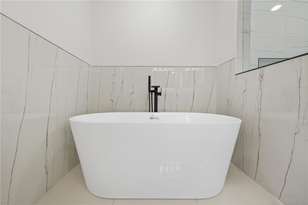 Snellville, Georgia, 30039, United States, 5 Bedrooms Bedrooms, ,4 BathroomsBathrooms,Residential,For Sale,1993862