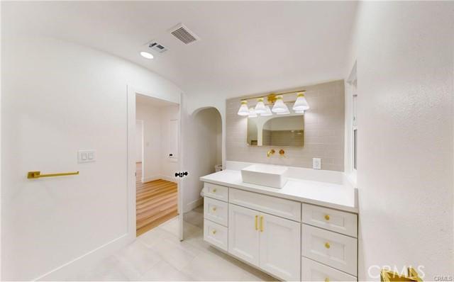 Los Angeles, California, 90018, United States, 3 Bedrooms Bedrooms, ,2 BathroomsBathrooms,Residential,For Sale,1986110