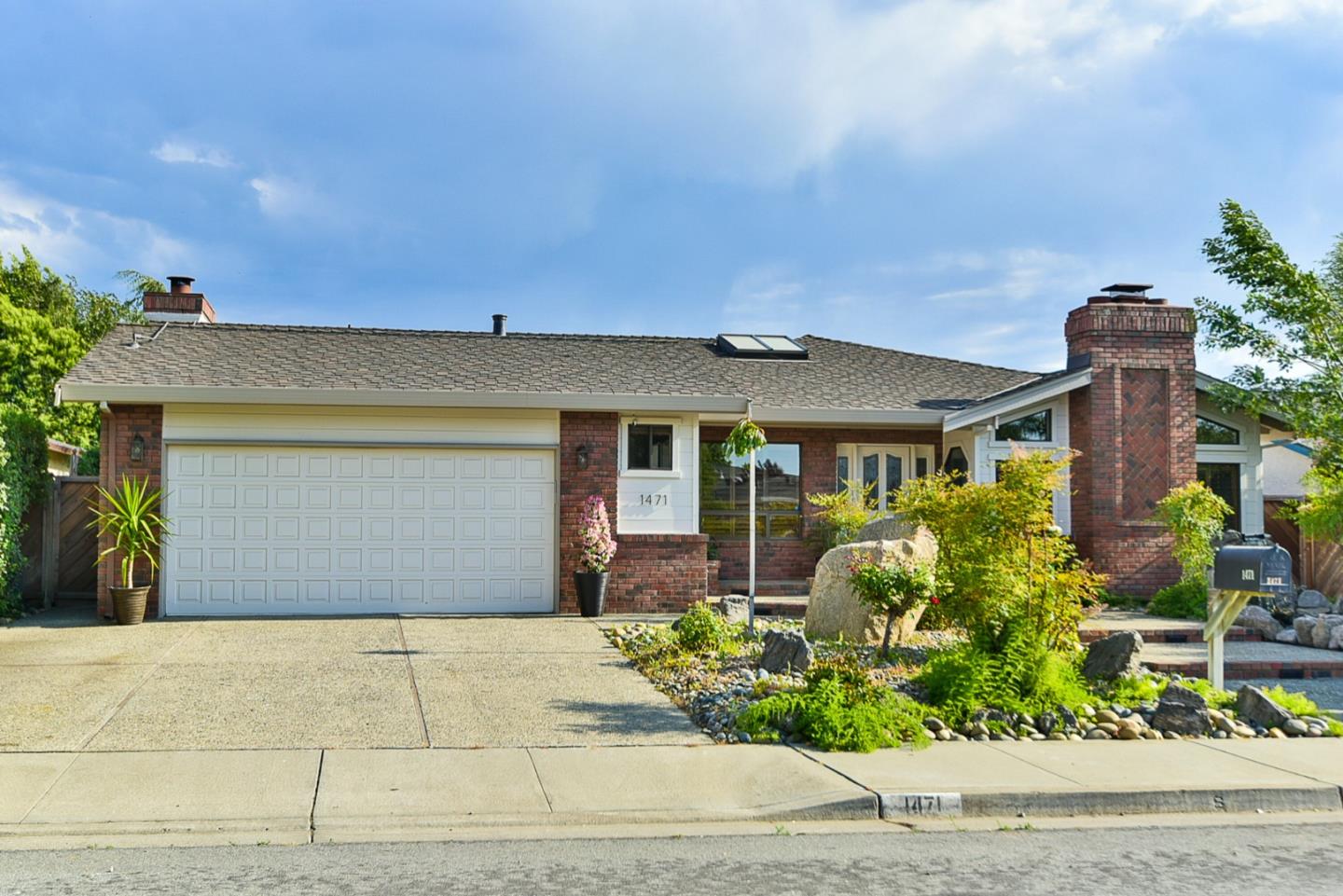 Hollister, California, 95023, United States, 3 Bedrooms Bedrooms, ,2 BathroomsBathrooms,Residential,For Sale,1983755