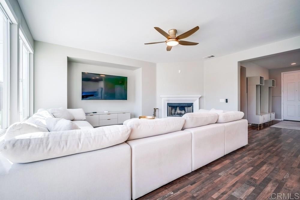Murrieta, California, 92563, United States, 3 Bedrooms Bedrooms, ,3 BathroomsBathrooms,Residential,For Sale,1947093