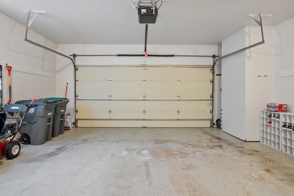 Hooksett, New Hampshire, 03106, United States, 3 Bedrooms Bedrooms, ,3 BathroomsBathrooms,Residential,For Sale,1930253