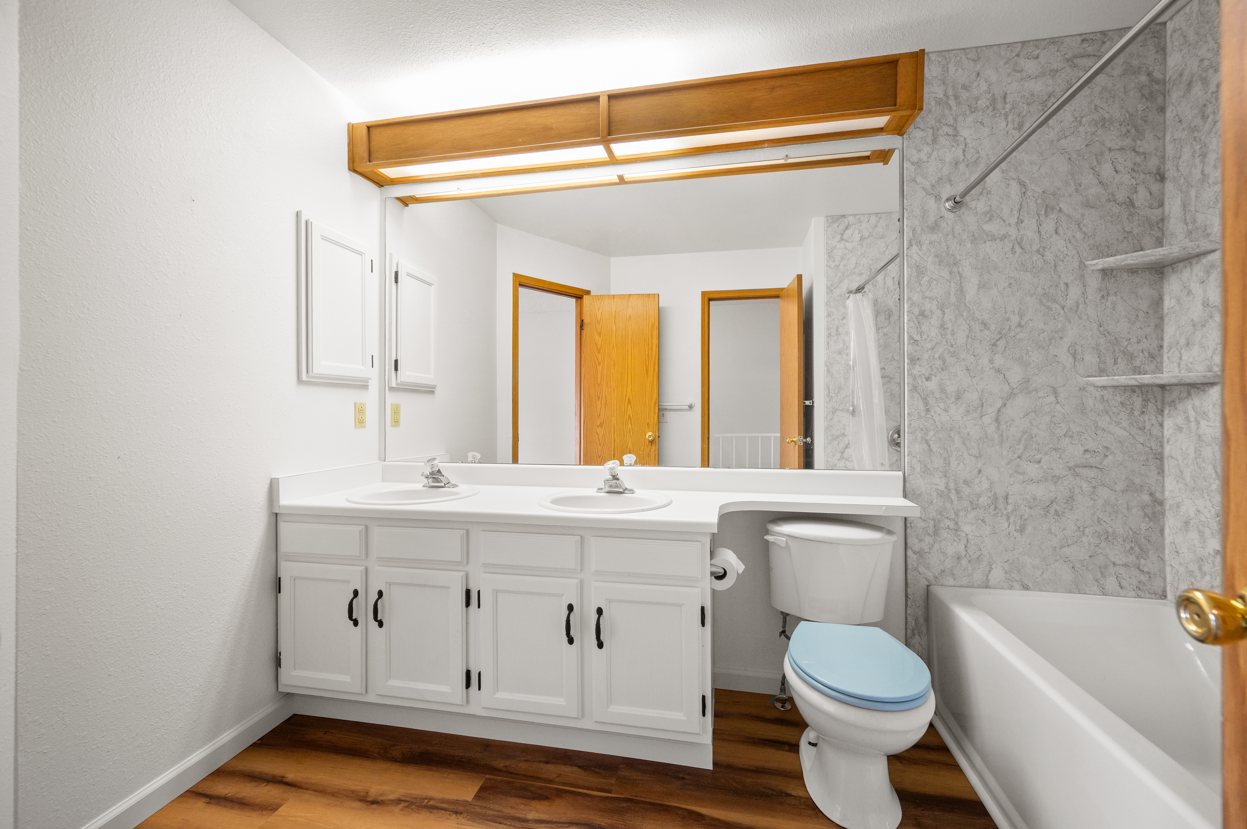  End Unit Townhome in Granville West - 物件實景