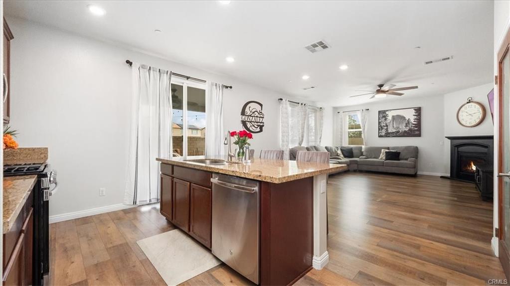 Downtown San Bernard, California, 92407, United States, 6 Bedrooms Bedrooms, ,4 BathroomsBathrooms,Residential,For Sale,1977096