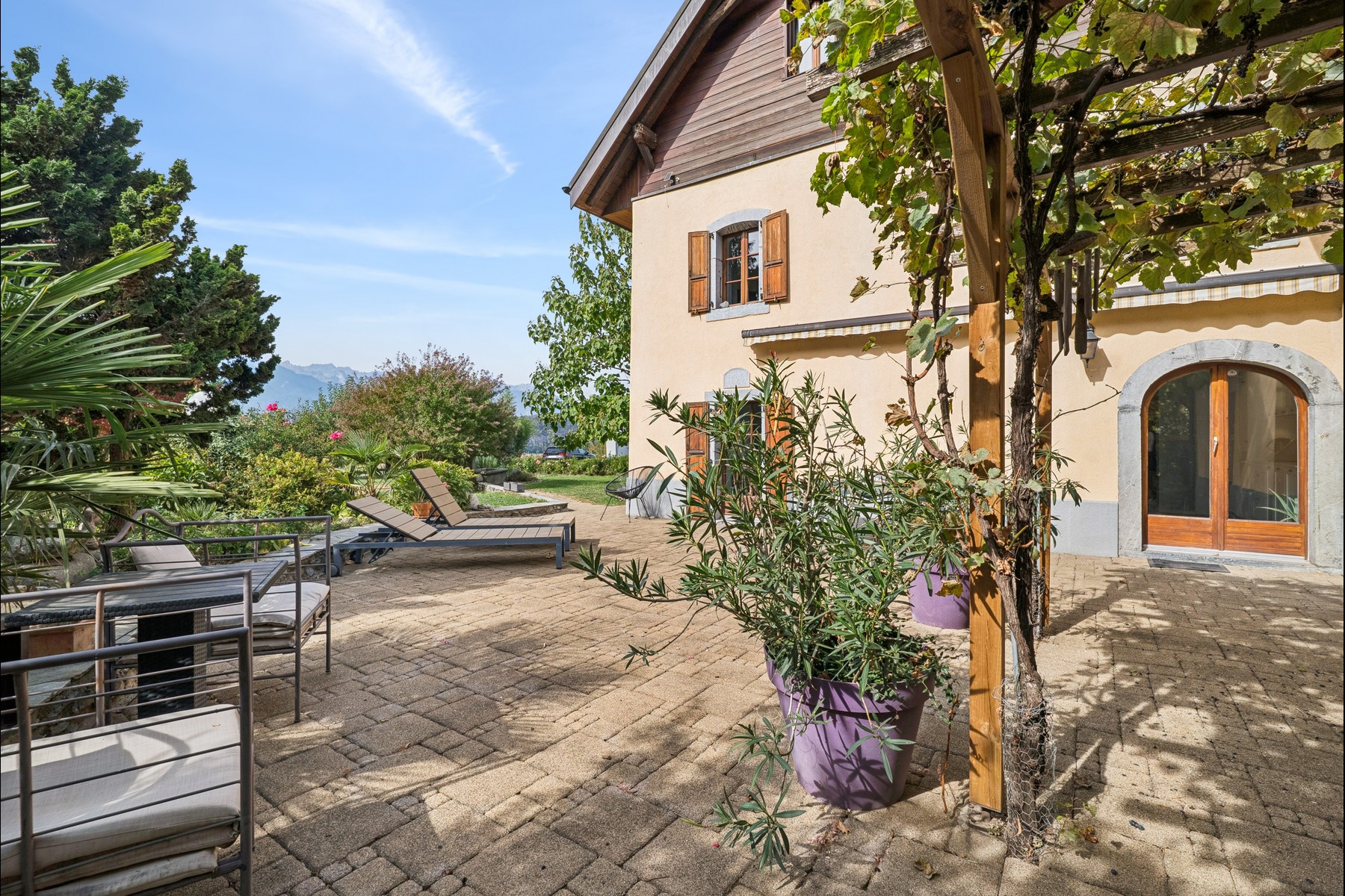  An authentic, charming home in the heart of an estate spanning more than 7,500 m - 物件實景