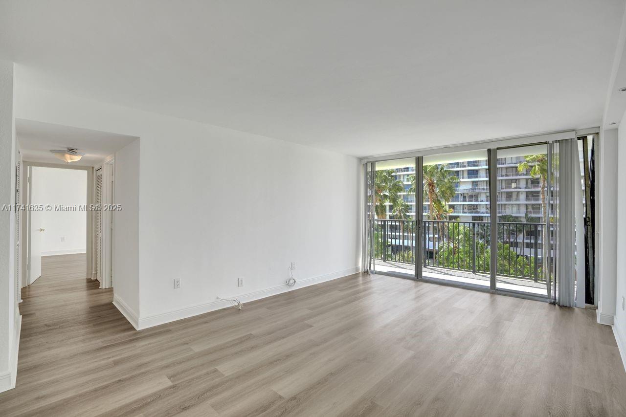 Miami, Florida, 33131, United States, 2 Bedrooms Bedrooms, ,2 BathroomsBathrooms,Residential,For Sale,1705612