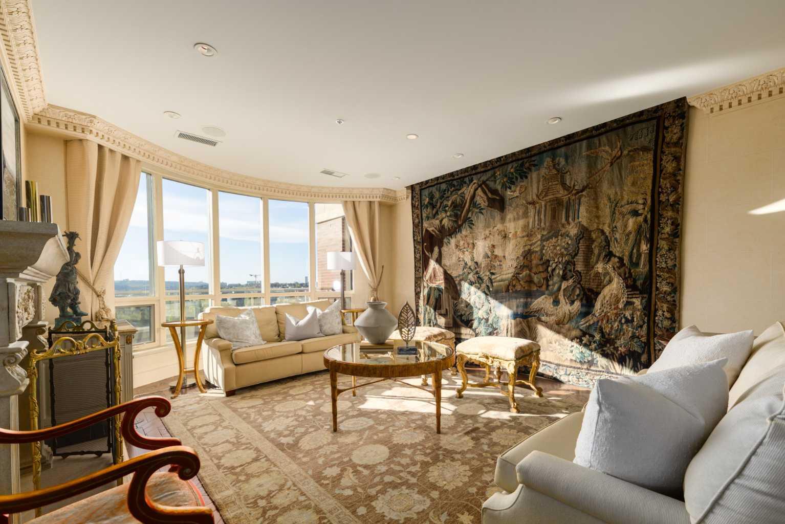 CALGARY, Alberta, T2P 5J9, CA, 2 Bedrooms Bedrooms, ,6 BathroomsBathrooms,Residential,For Sale,1987671