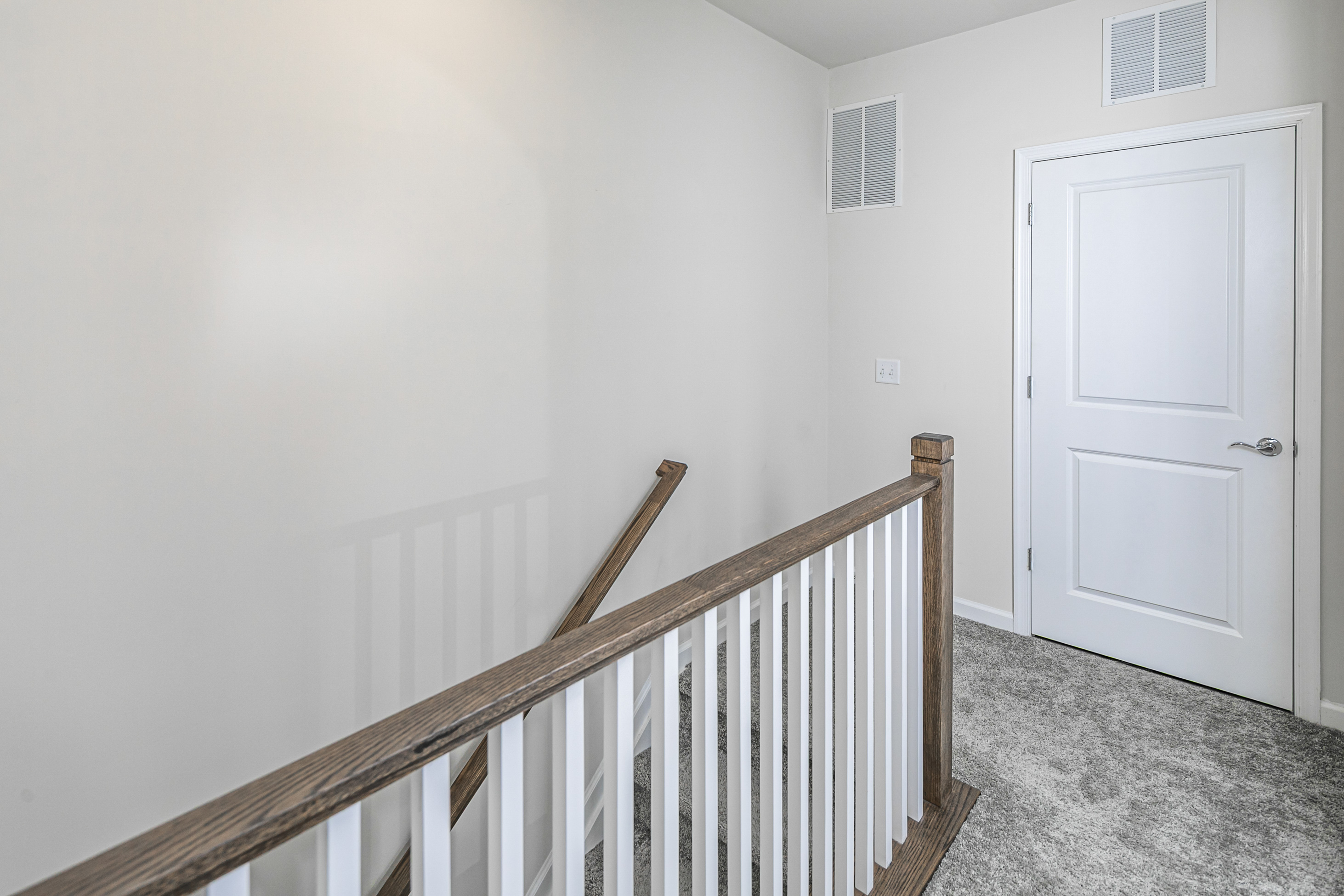  Nearly New Upgraded Townhome Steps from the Train - 物件實景