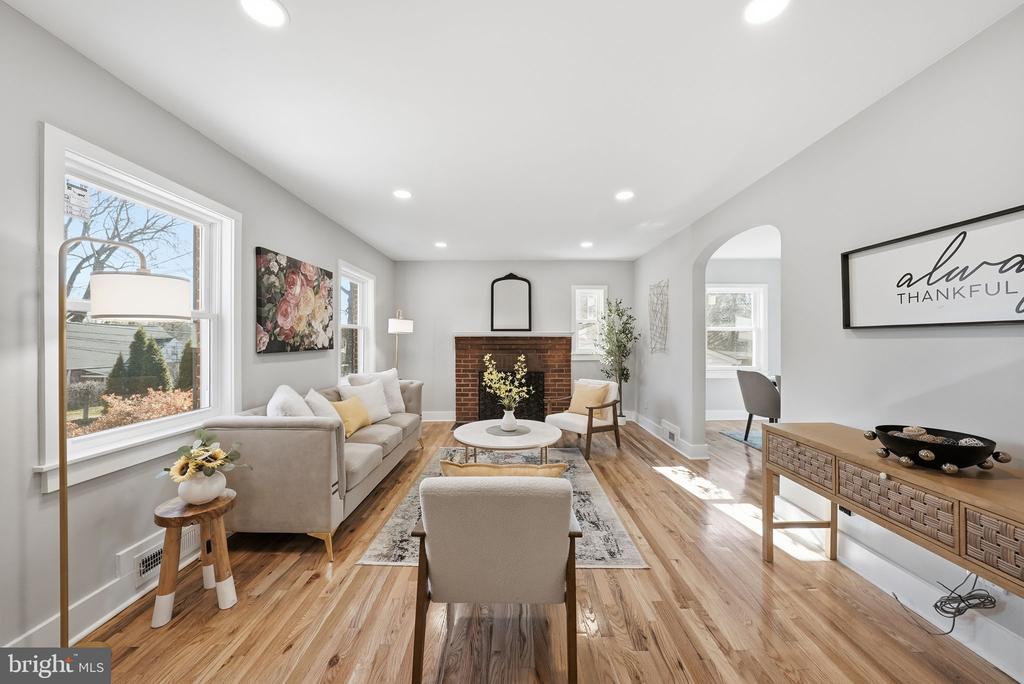 Silver Spring, Maryland, 20901, United States, 4 Bedrooms Bedrooms, ,3 BathroomsBathrooms,Residential,For Sale,2002464