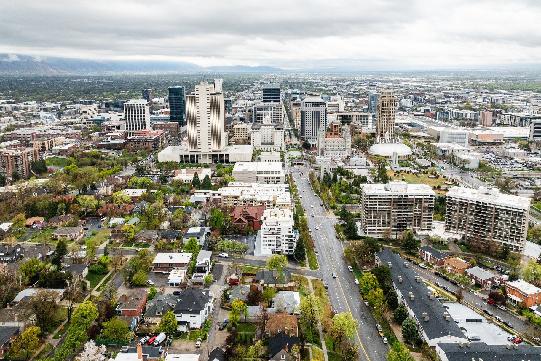  Mid-Century Condo Perched Above City Center - 物件實景