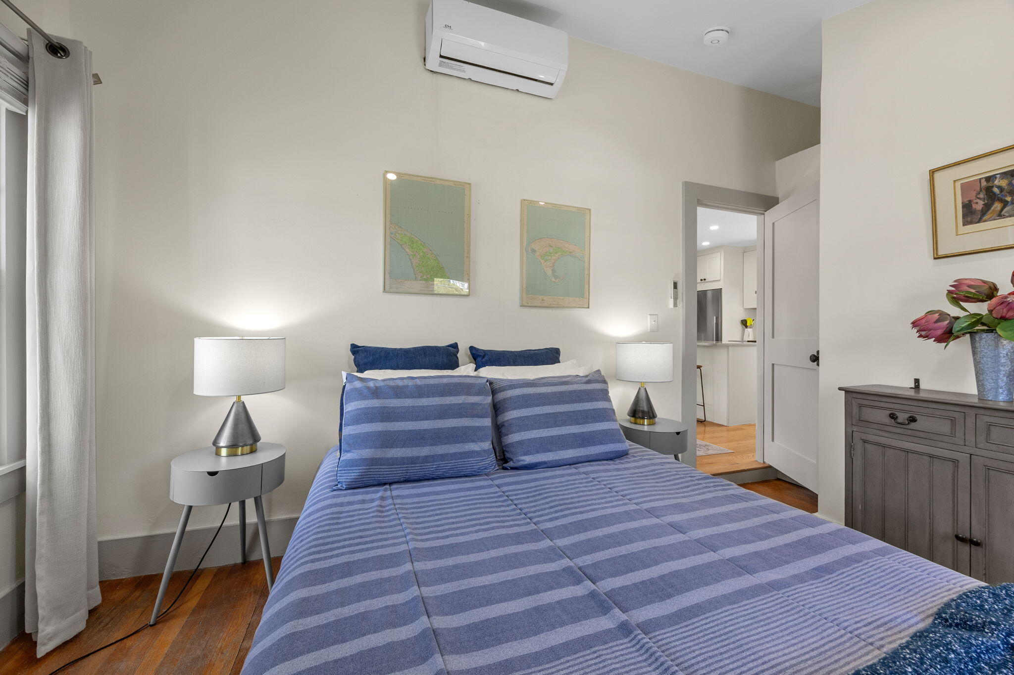  Soaring Ceilings, Two Private Decks & a Fresh Take on East End Living - 物件實景