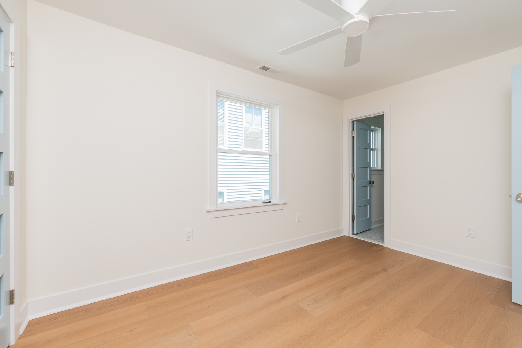  1625 Bay Avenue - 物件實景