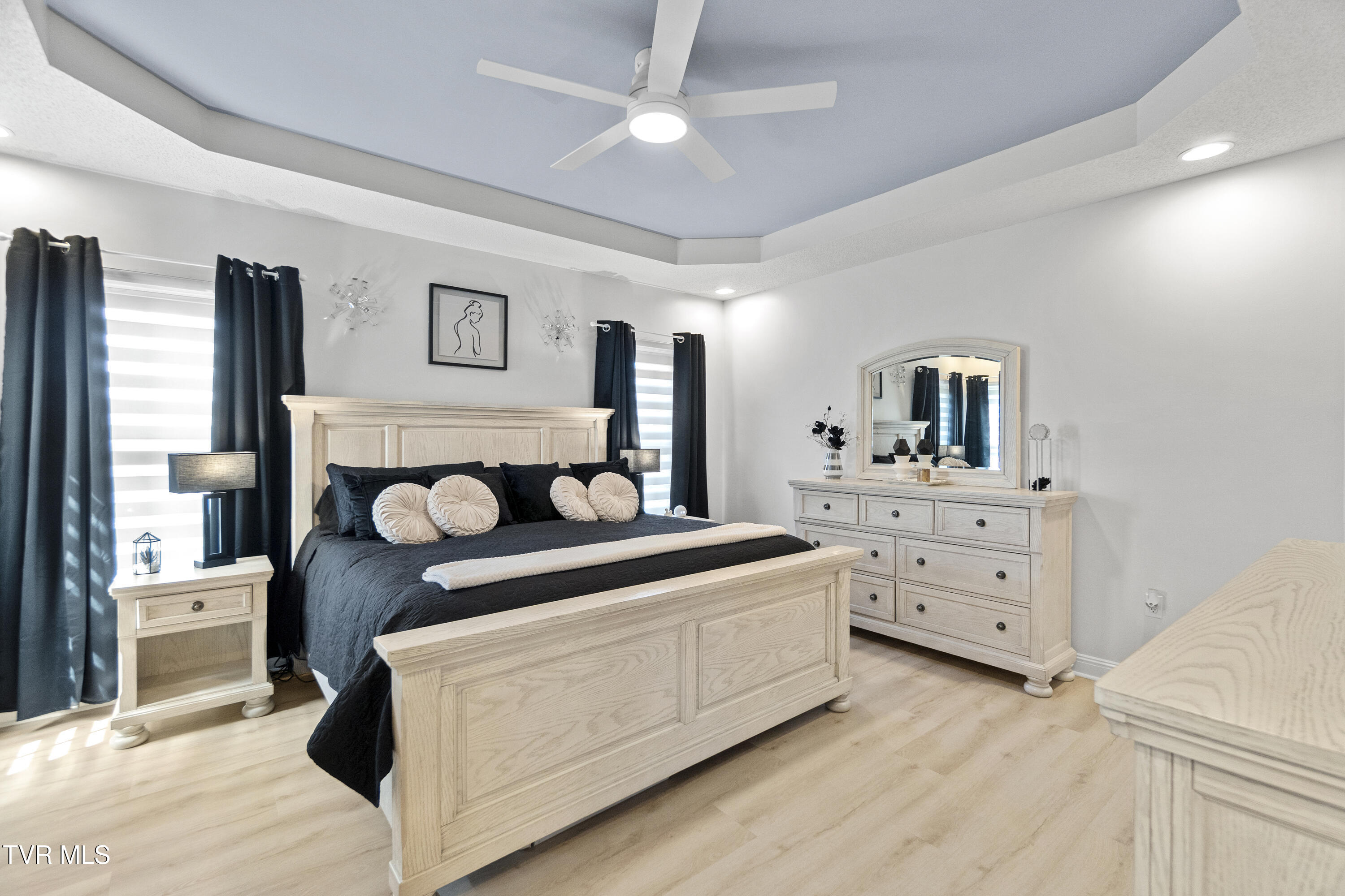 Kingsport, Tennessee, 37660, United States, 5 Bedrooms Bedrooms, ,4 BathroomsBathrooms,Residential,For Sale,2024666