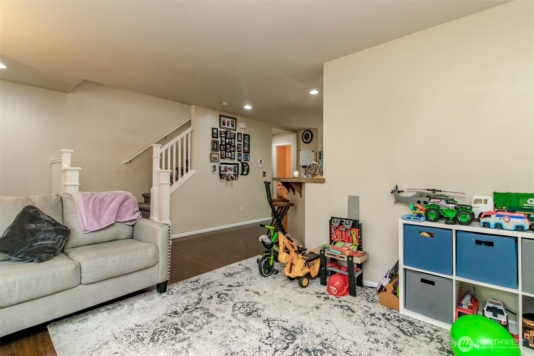 Puyallup, Washington, 98373, United States, 3 Bedrooms Bedrooms, ,3 BathroomsBathrooms,Residential,For Sale,1979459