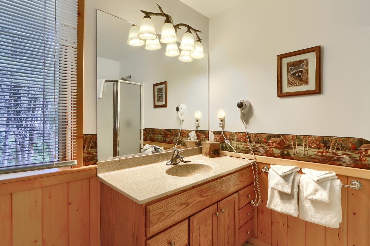 Yosemite, California, 95389, United States, 5 Bedrooms Bedrooms, ,4 BathroomsBathrooms,Residential,For Sale,2048159
