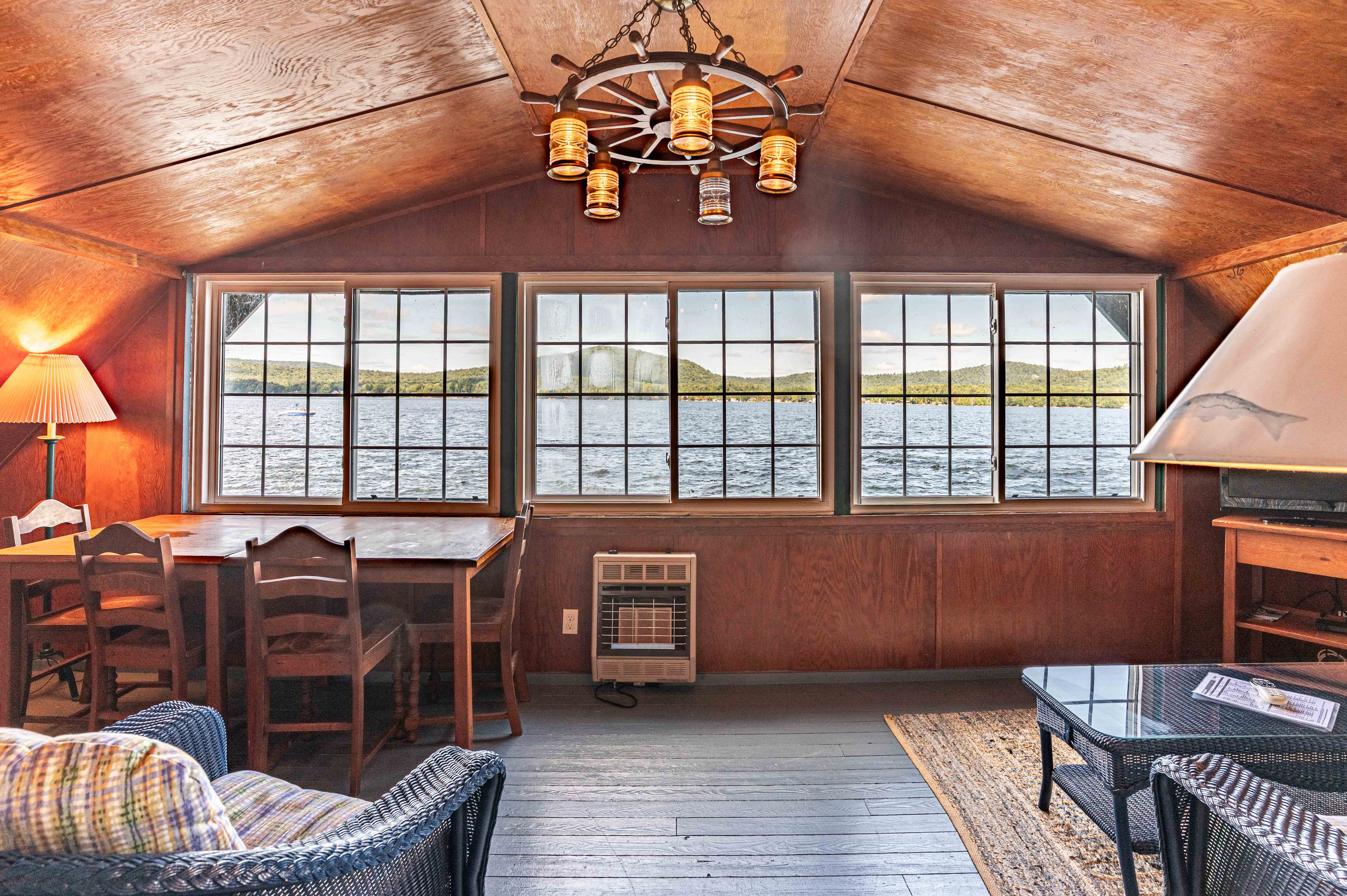  Historic Ramblers Lodge on Fourth Lake - 物件實景