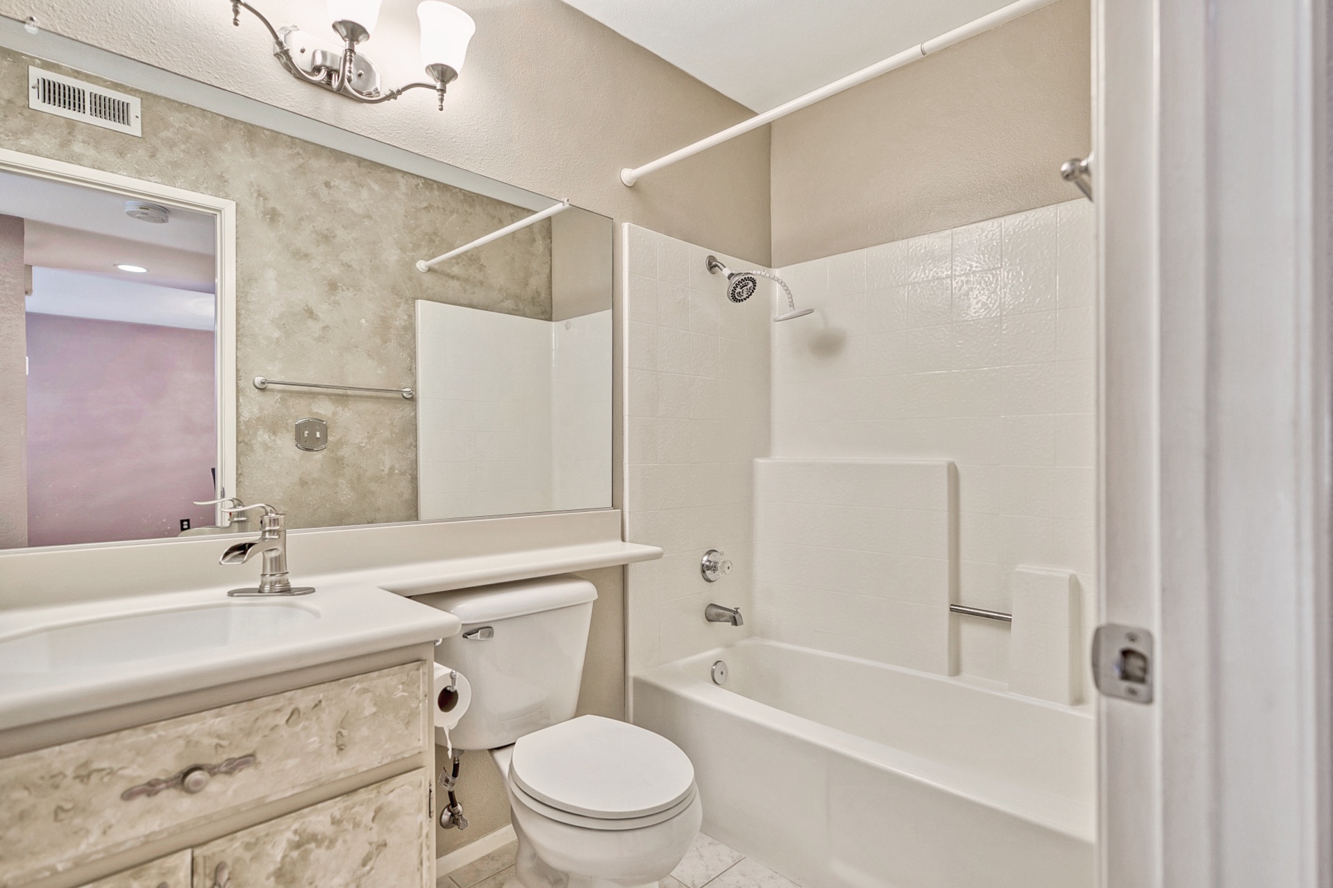 Fullerton, California, 92835, United States, 2 Bedrooms Bedrooms, ,1 BathroomBathrooms,Residential,For Sale,1915893