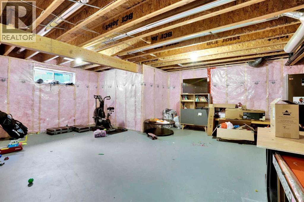 CALGARY, Alberta, T2X 0J7, CA, 3 Bedrooms Bedrooms, ,2 BathroomsBathrooms,Residential,For Sale,1947364