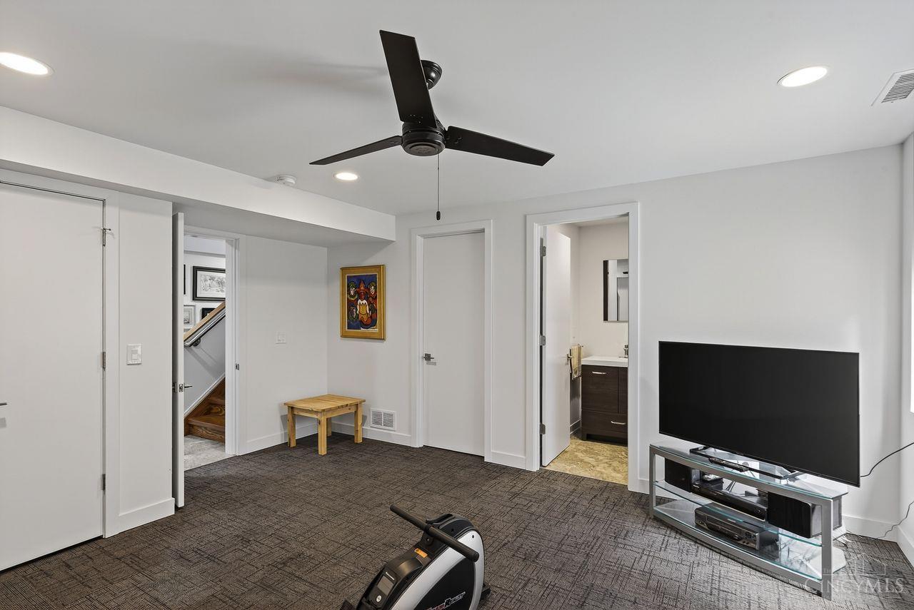 Cincinnati, Ohio, 45202, United States, 4 Bedrooms Bedrooms, ,4 BathroomsBathrooms,Residential,For Sale,1926217