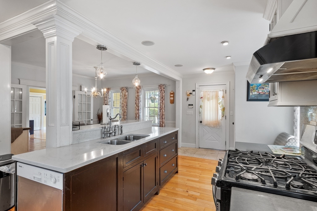 Brockton, Massachusetts, 02301, United States, 3 Bedrooms Bedrooms, ,2 BathroomsBathrooms,Residential,For Sale,1938670