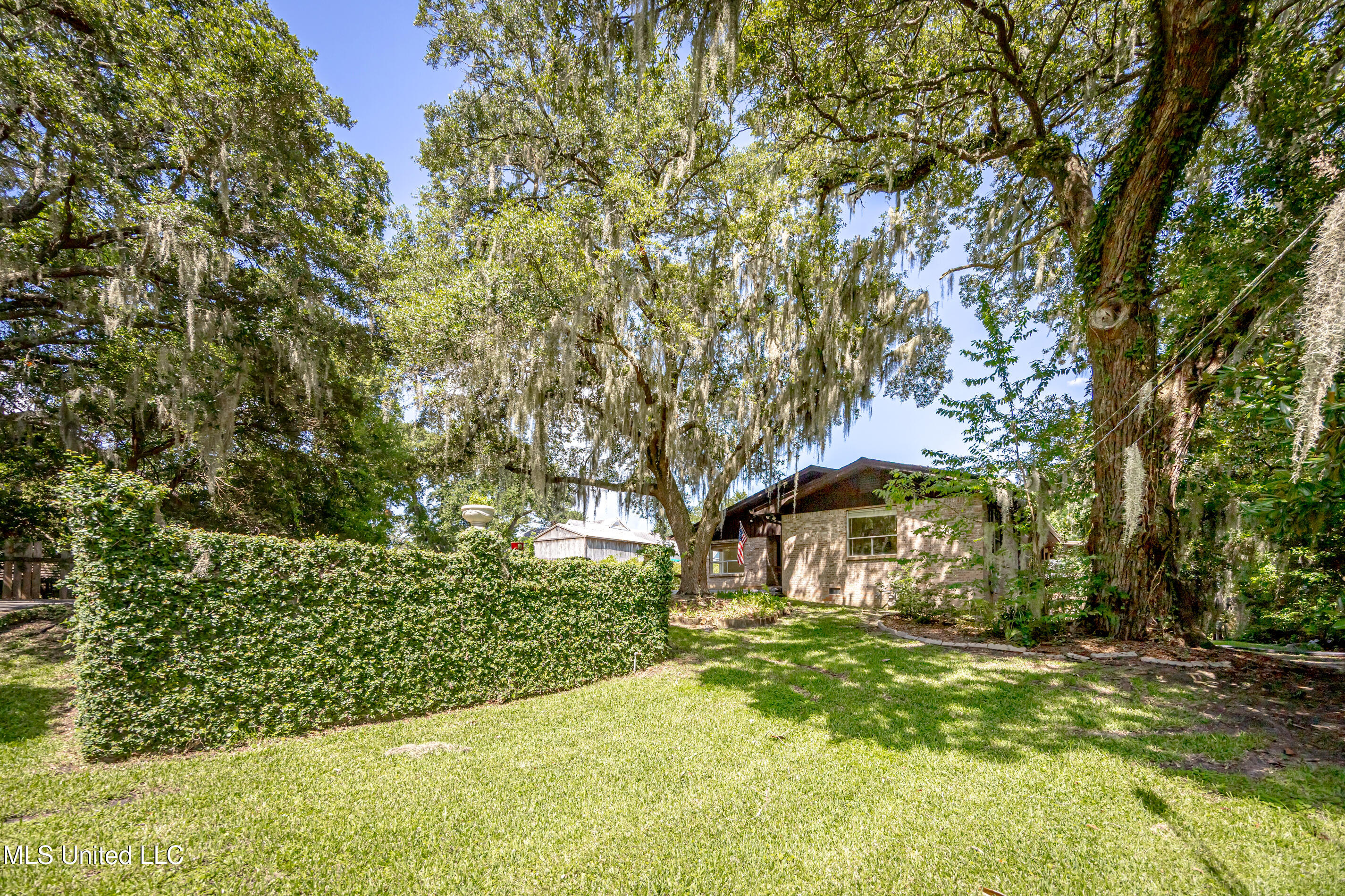 Ocean Springs, Mississippi, 39564, United States, 3 Bedrooms Bedrooms, ,3 BathroomsBathrooms,Residential,For Sale,1903607