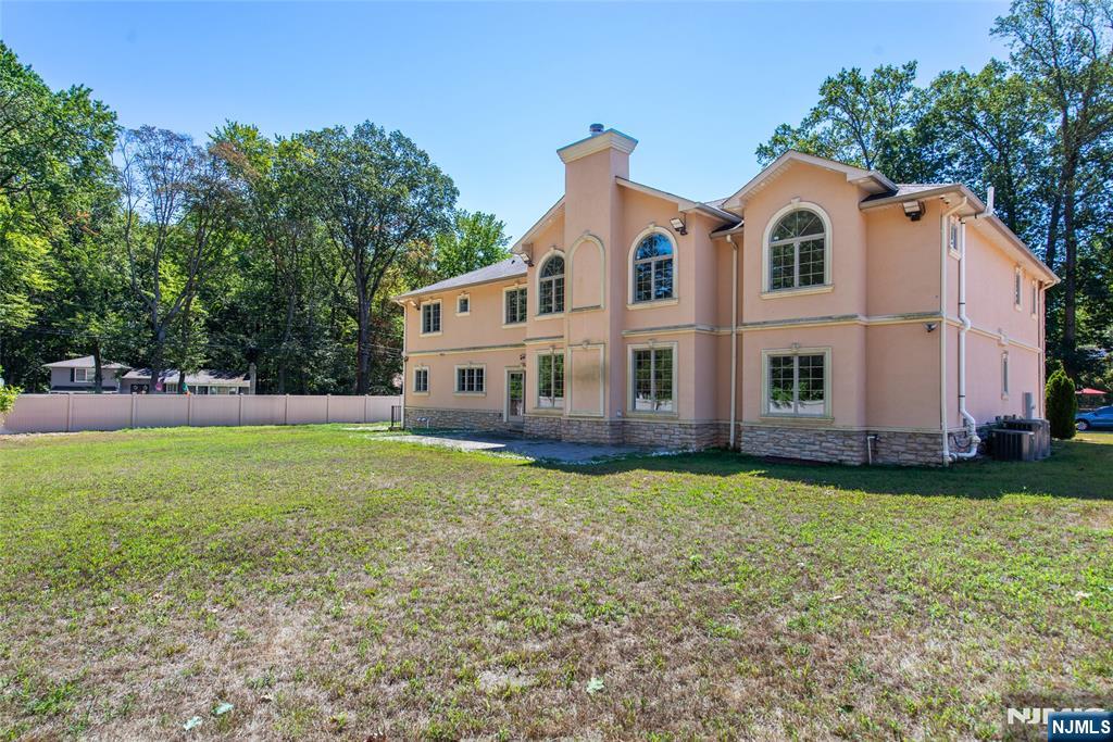Paramus, New Jersey, 07652, United States, 6 Bedrooms Bedrooms, ,6 BathroomsBathrooms,Residential,For Sale,1947985
