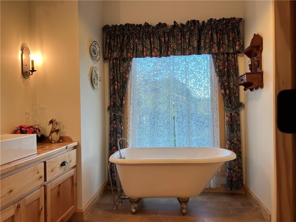 Omaha, Arkansas, 72662, United States, 3 Bedrooms Bedrooms, ,2 BathroomsBathrooms,Residential,For Sale,1944852