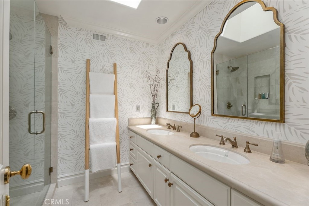 Corona del Mar, California, 92625, United States, 5 Bedrooms Bedrooms, ,5 BathroomsBathrooms,Residential,For Sale,1918419