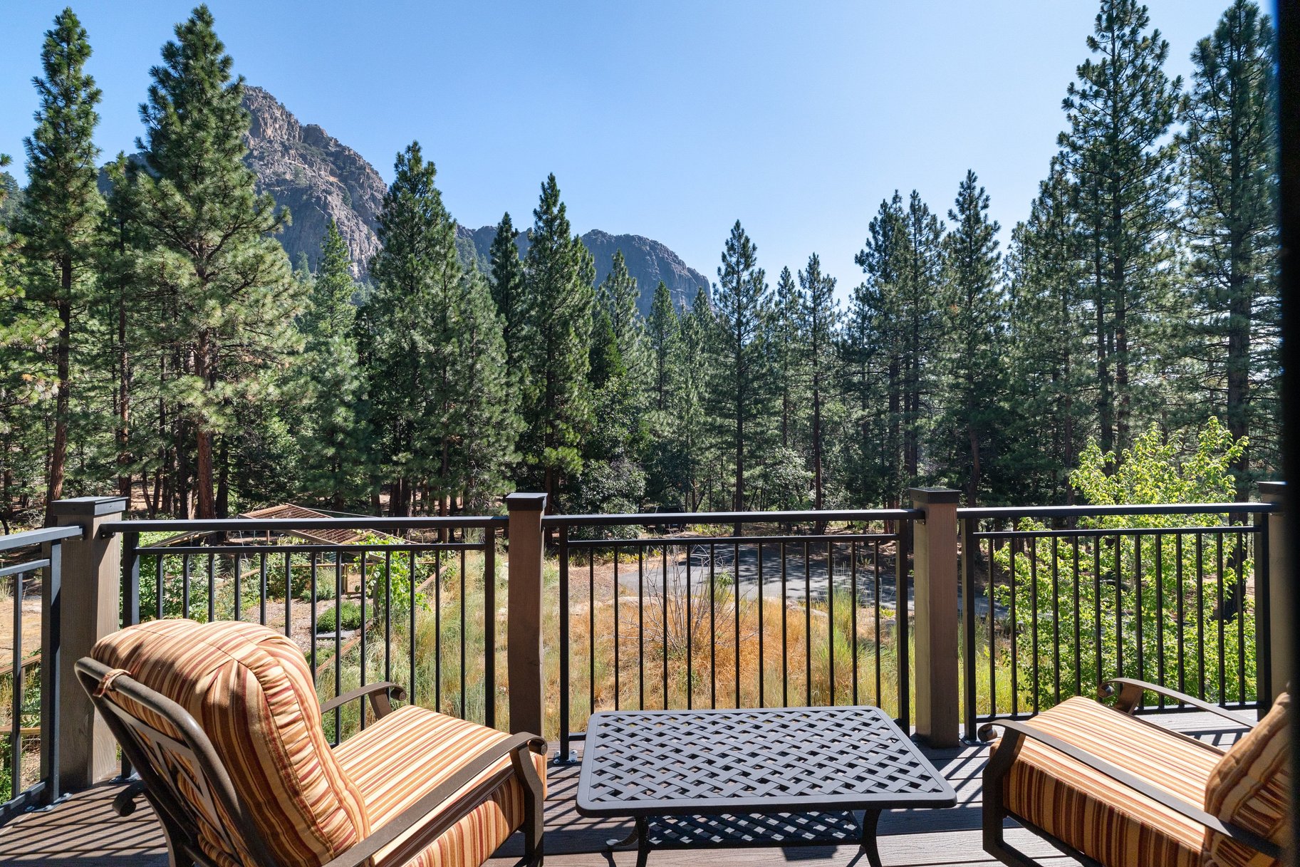 20 Private Acres. One Epic Location. - 物件實景
