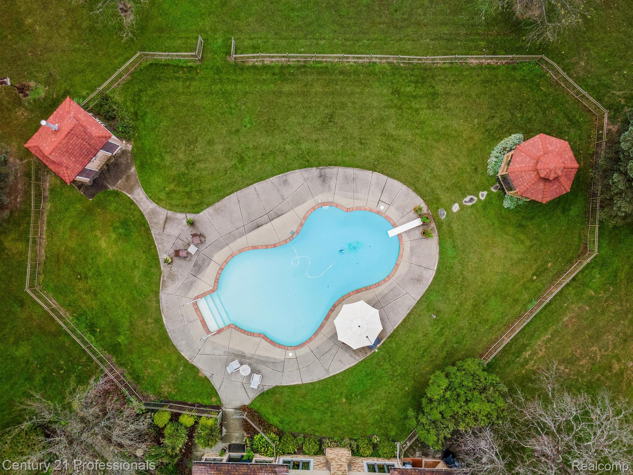 Holly, Michigan, 48442, United States, 4 Bedrooms Bedrooms, ,4 BathroomsBathrooms,Residential,For Sale,1943640