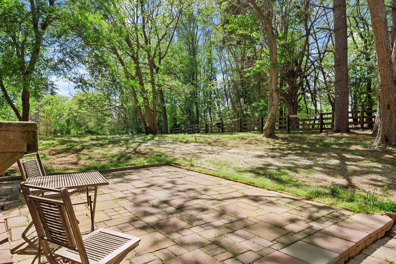 Bowling Green, Kentucky, 42103, United States, 4 Bedrooms Bedrooms, ,5 BathroomsBathrooms,Residential,For Sale,1991633