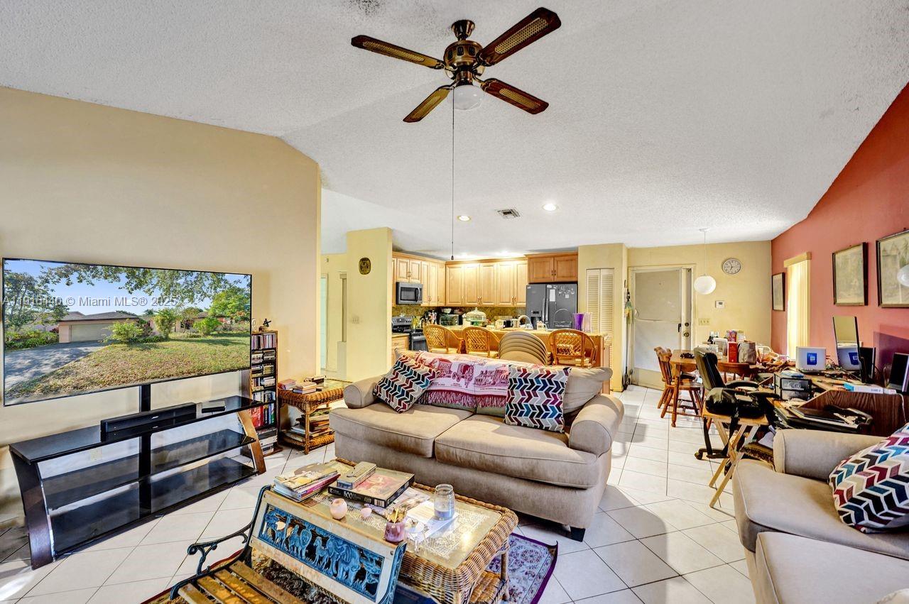 Miramar, Florida, 33025, United States, 3 Bedrooms Bedrooms, ,2 BathroomsBathrooms,Residential,For Sale,1996161