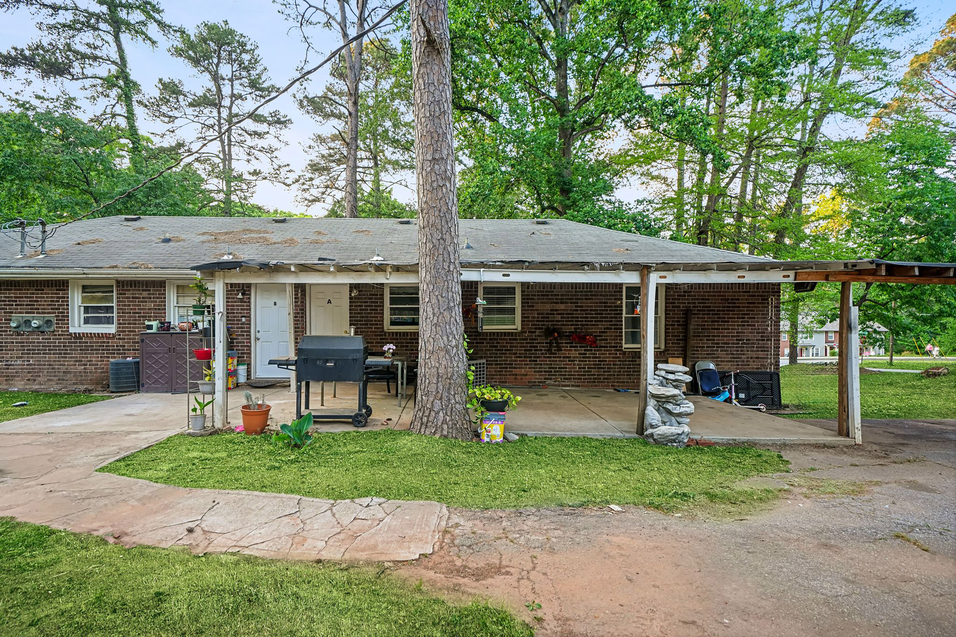  Income-Producing Duplex - 物件實景