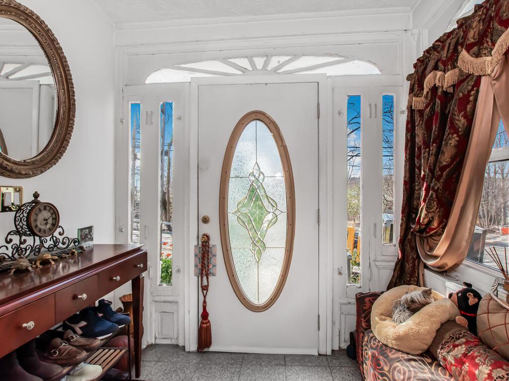 Yonkers, New York, 10710, United States, 3 Bedrooms Bedrooms, ,2 BathroomsBathrooms,Residential,For Sale,1982503