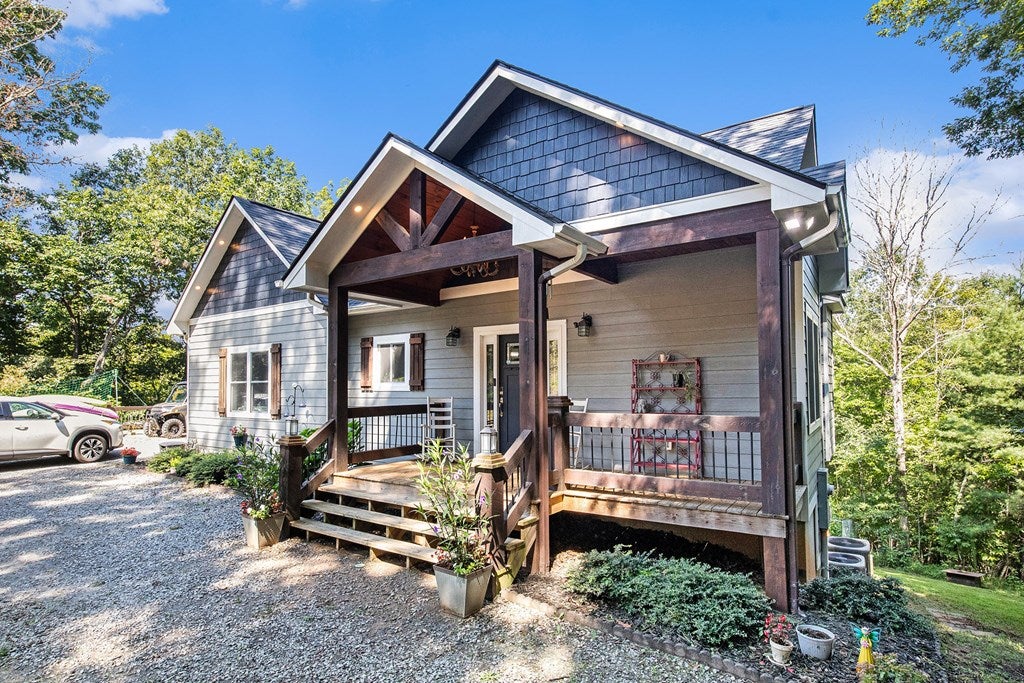 Blue Ridge, Georgia, 30513, United States, 4 Bedrooms Bedrooms, ,3 BathroomsBathrooms,Residential,For Sale,1919081