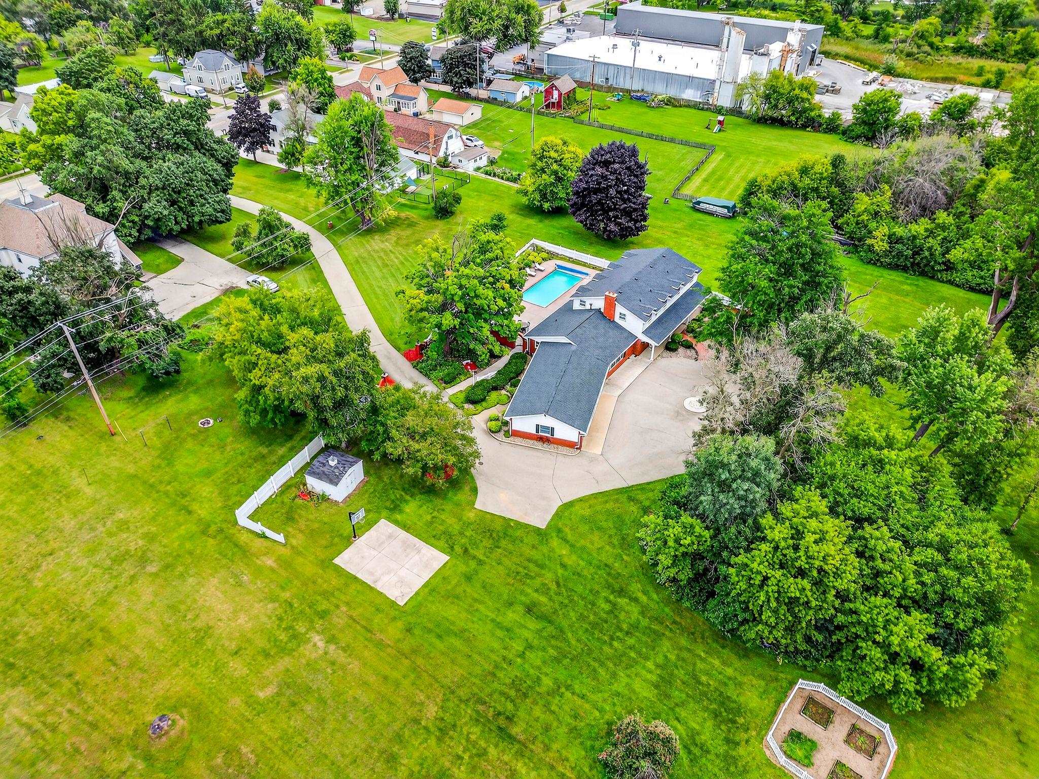 Hortonville, Wisconsin, 54944-9435, United States, 5 Bedrooms Bedrooms, ,4 BathroomsBathrooms,Residential,For Sale,1977478