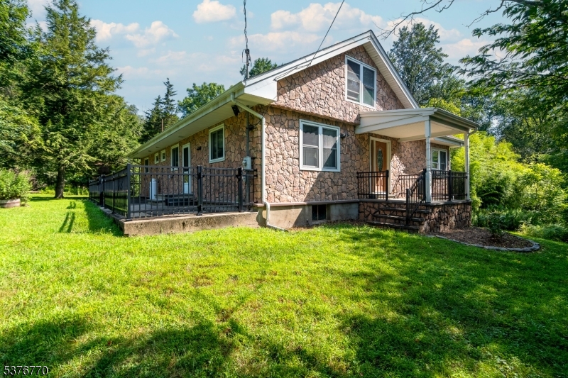 Harmony Twp., New Jersey, 07882, United States, 3 Bedrooms Bedrooms, ,2 BathroomsBathrooms,Residential,For Sale,1912629