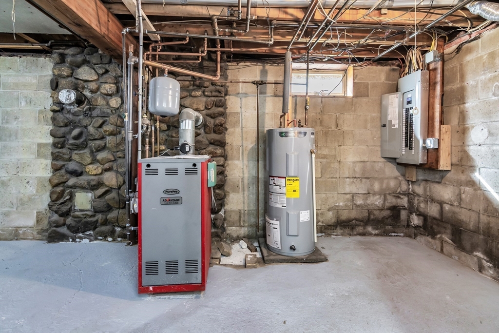 Methuen, Massachusetts, 01844, United States, 4 Bedrooms Bedrooms, ,3 BathroomsBathrooms,Residential,For Sale,1978164