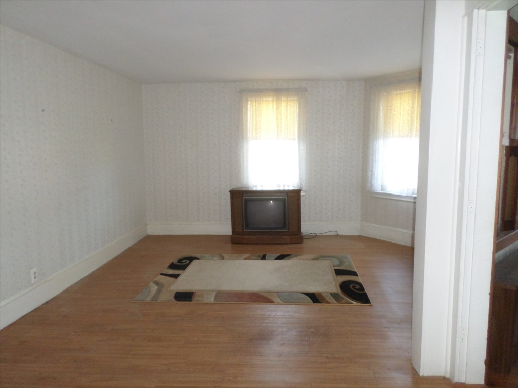 Saugus, Massachusetts, 01906, United States, 3 Bedrooms Bedrooms, ,2 BathroomsBathrooms,Residential,For Sale,1983401