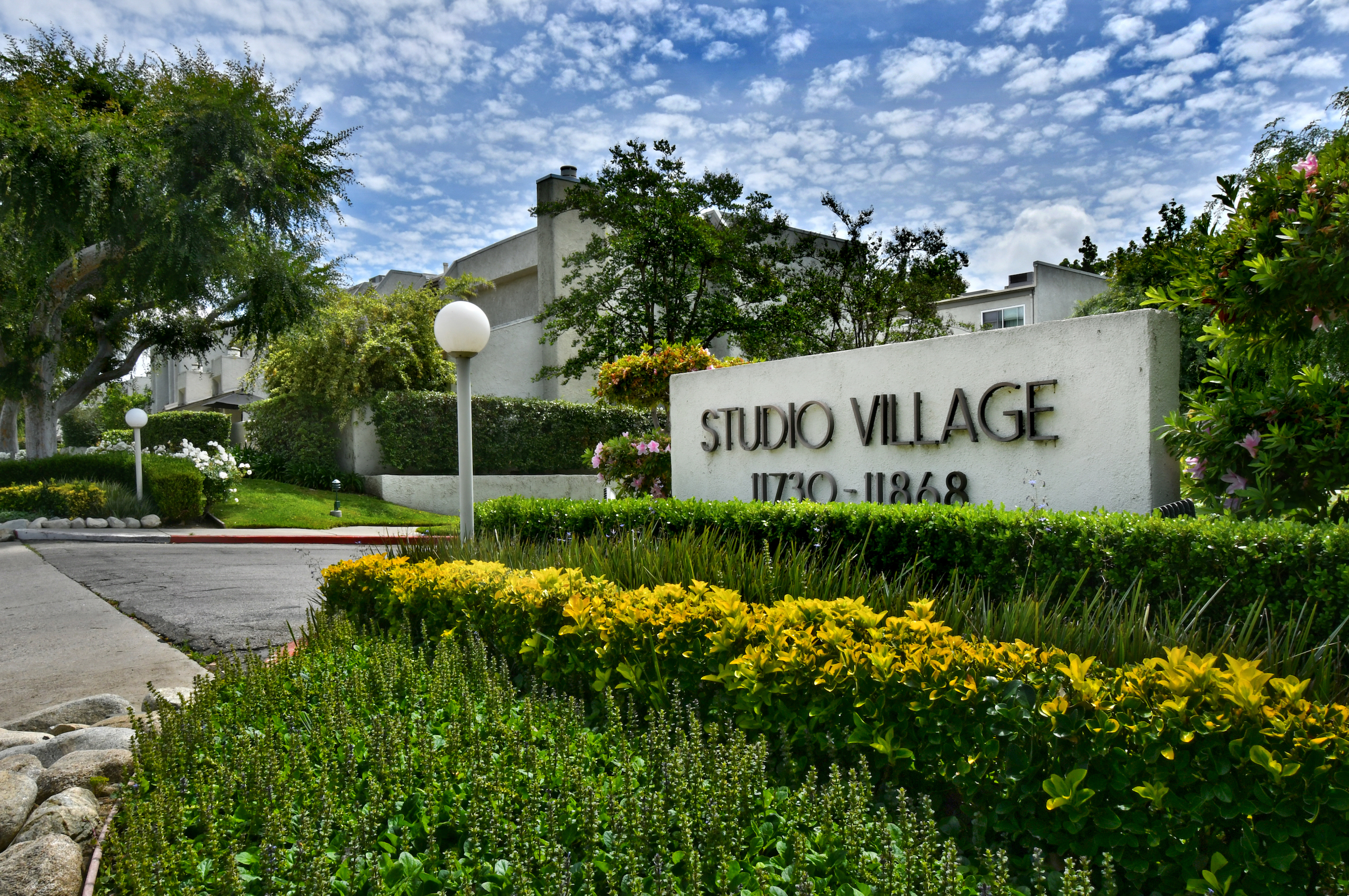  11738 Moorpark Street Unit E - 物件實景